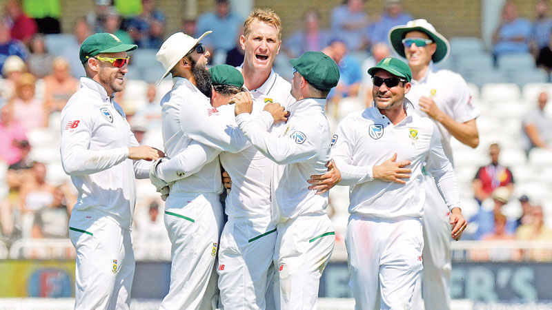 South Africa thrash England in 2nd Test