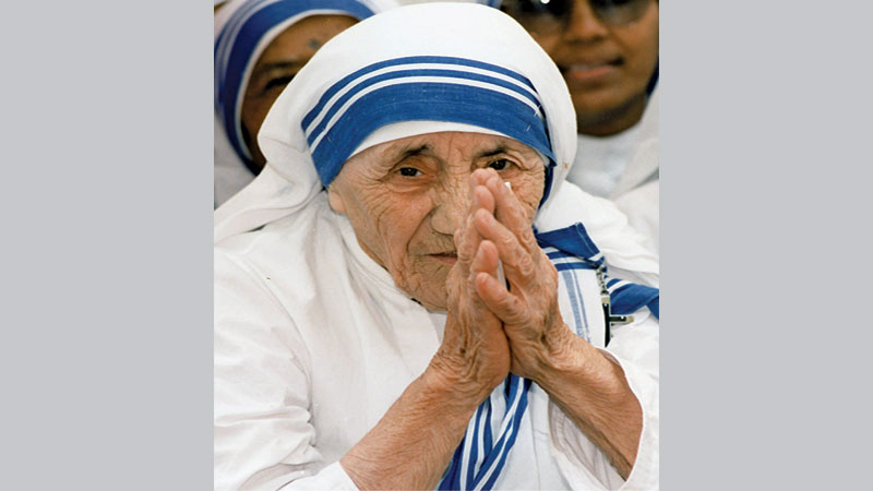 Pope approves sainthood for Mother Teresa
