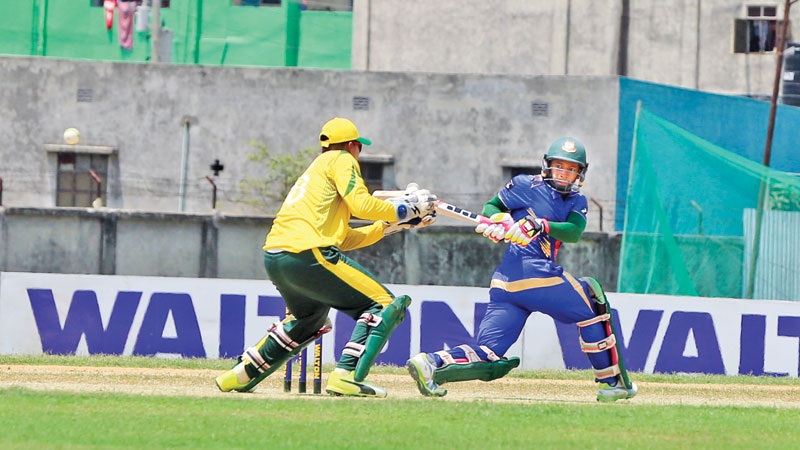 Abahani, Legends, Doleshwar keep going