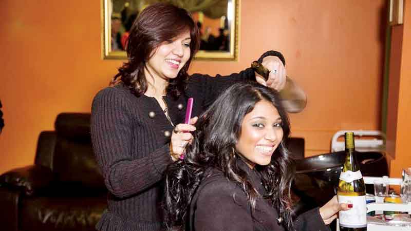 Nadia�s Glamour Den