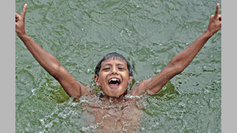 The Netherlands in Bangladesh: From
Traditional Aid to Responsible Trade 