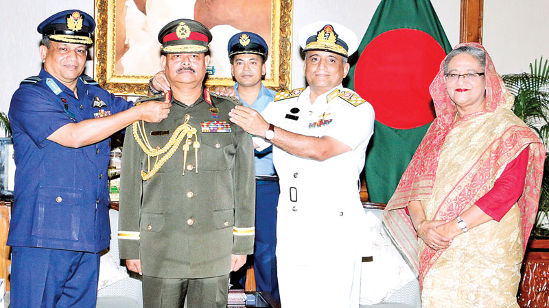New army chief adorned with rank