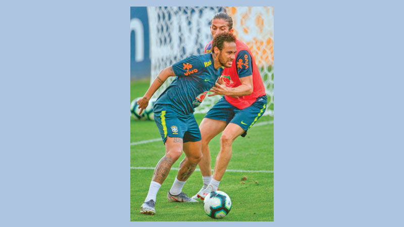 Neymar arrives at Brazil camp