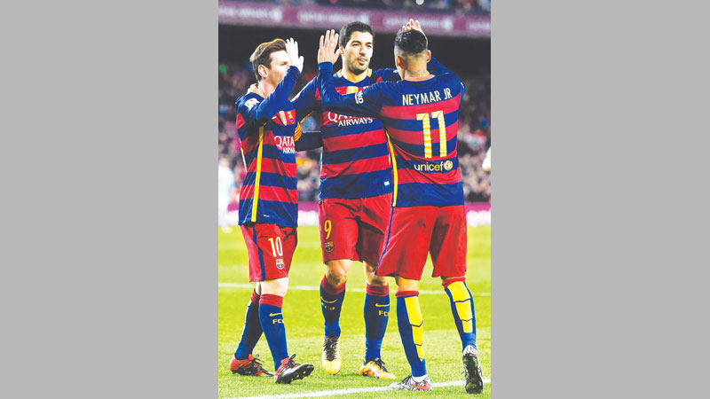 Suarez, Messi penalty trick lights up Barca win