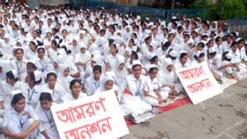 Jobless nurses threaten 
hunger strike