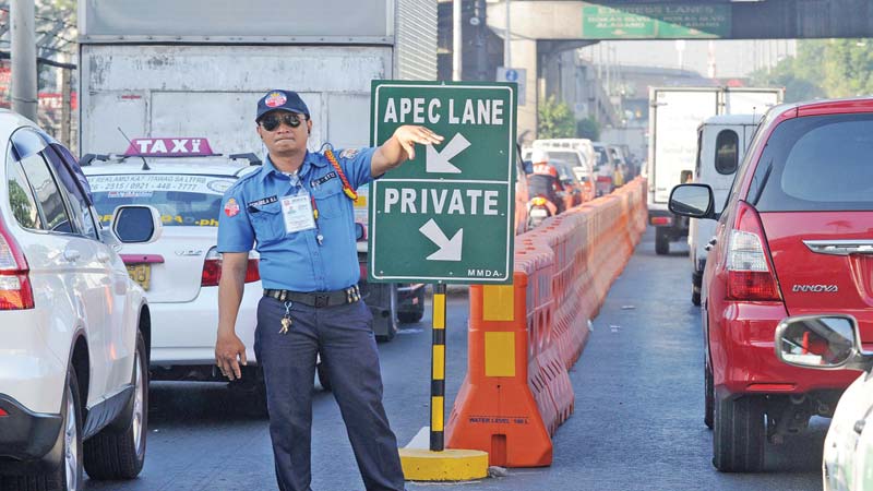 Obama set to challenge China at Asia-Pacific summit