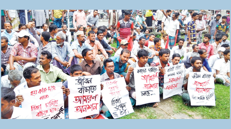 Owners, drivers start hunger strike protesting move