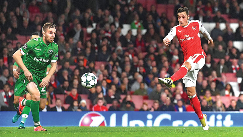 Ozil, Sanchez lead rampant Arsenal to thrash Ludogrets