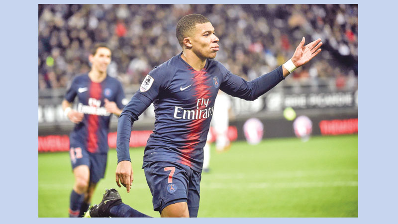 PSG bounce back from League Cup exit
