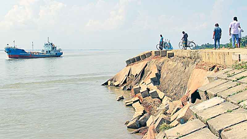 Padma erosion takes alarming turn in Harirampur
