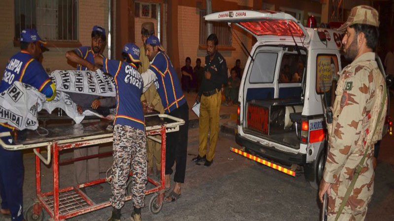 Ton-up Younis keeps Pakistan alive