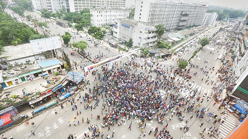 JnU students’ strike for dorms continues
