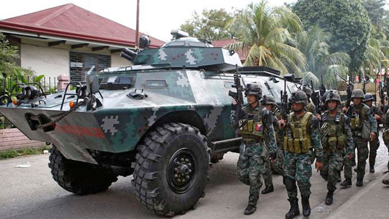 Philippine troops bomb militants in Marawi