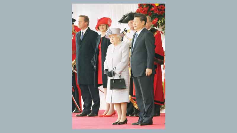 Pomp and protests greet Xi in UK