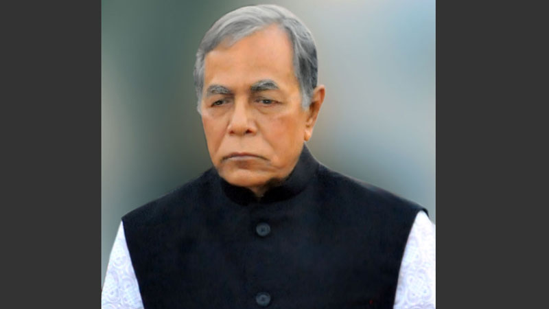 Witty president captivates 
audience 