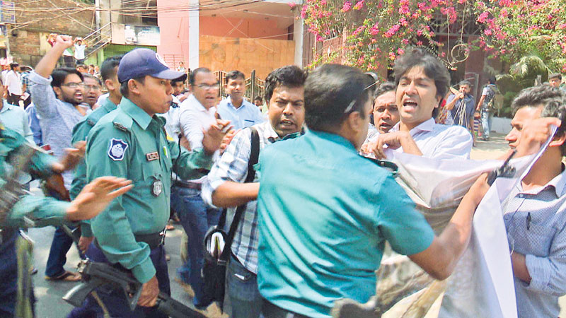 Rampal protesters, cops lock in clash in Ctg