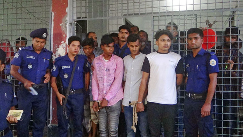 Two suspects make 
confessions in court
