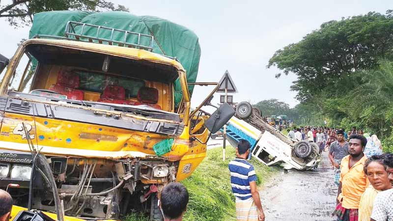 Road crashes kill 9 in four districts