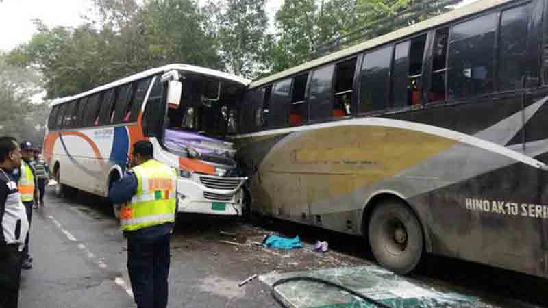 Road mishaps kill six in two dists