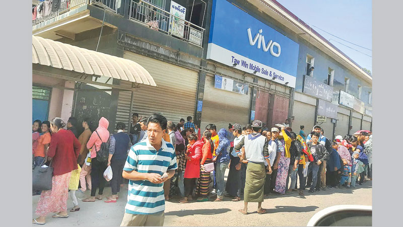 Hundreds of Rohingyas fleeing unrest, cross into Bangladesh
