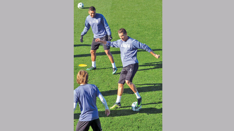 Porto, Sevilla hunt final knockout berths 