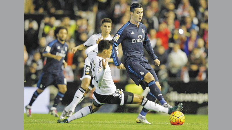 Valencia frustrate 10-man Real
