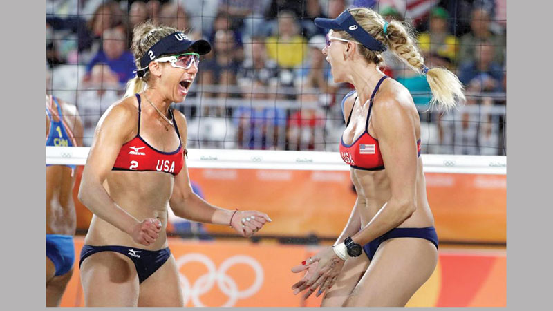 Kerri Walsh, April Ross stay on course