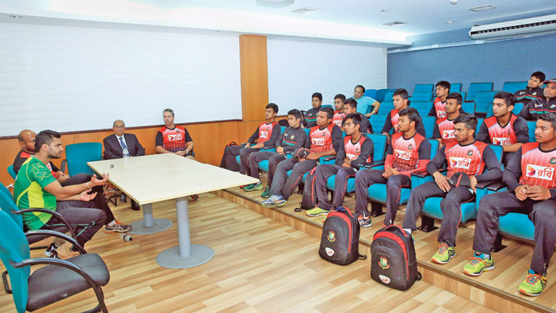 Mash shares experience with junior Tigers