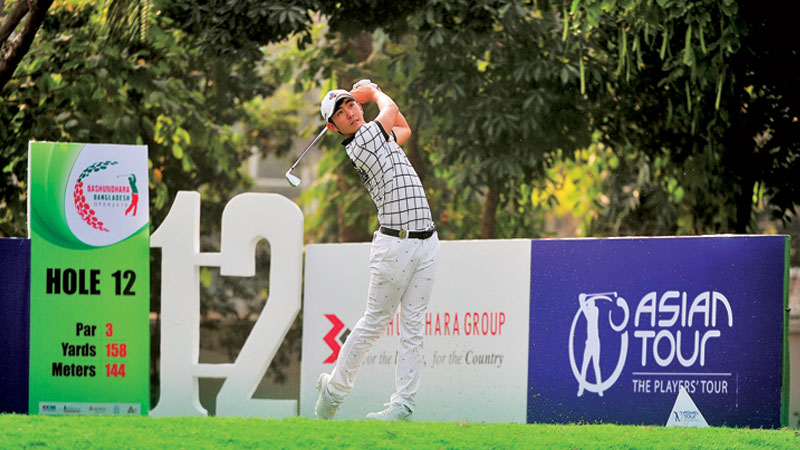 Takeyasu, Lee share lead