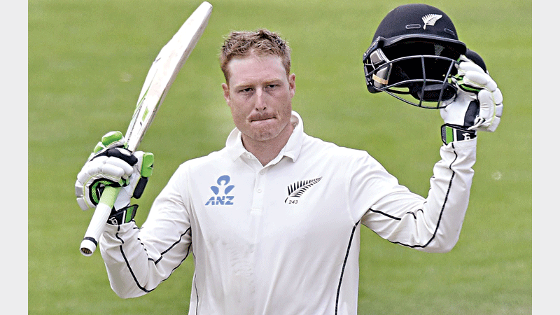 Ton-up Guptill gives New Zealand first day honours
