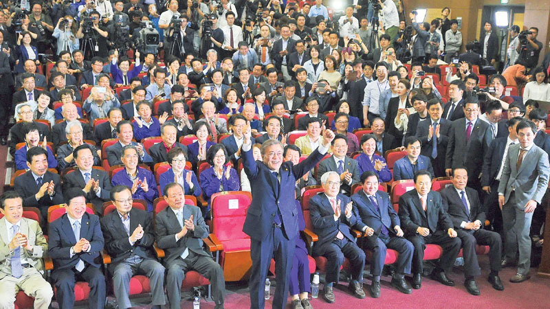 Left-leaning Moon wins
S Korea polls