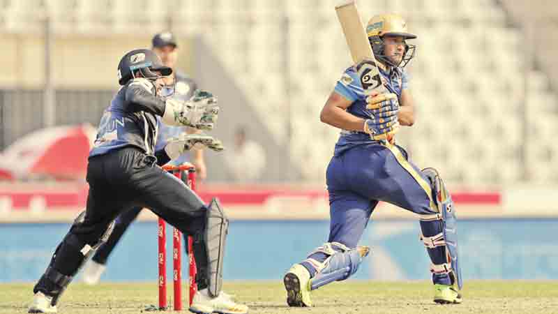 Dhaka take a giant stride towards final