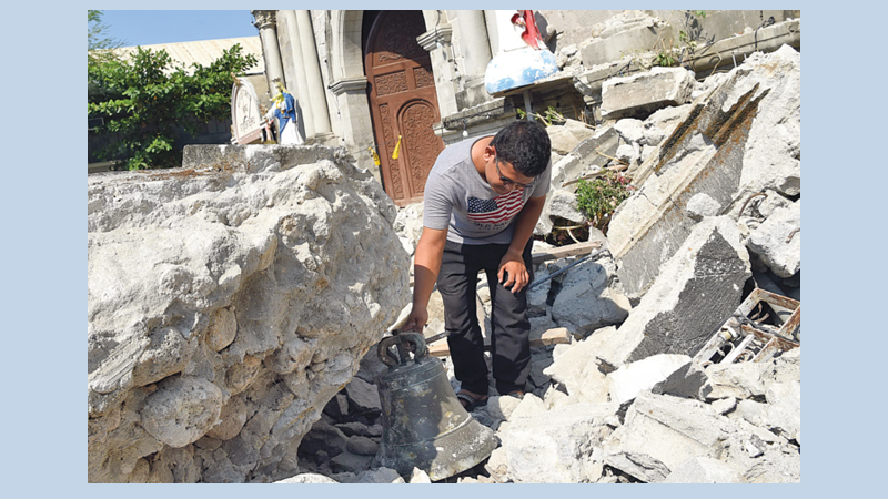 Second quake strikes as bewildered Filipinos hunt for survivors