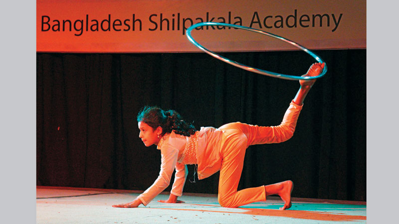 Series of acrobatic shows begins in capital