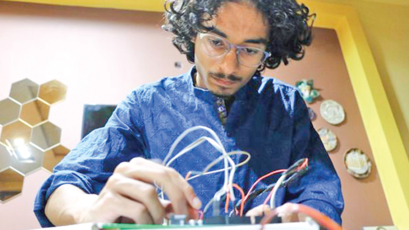 Pakistani teen in scientific first