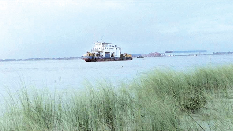 Ferry trouble stalls trucks on Padma banks