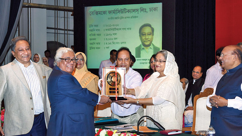 PM distributes national export trophy 