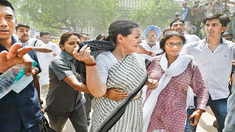 Sonia, Manmohan, Rahul detained, released