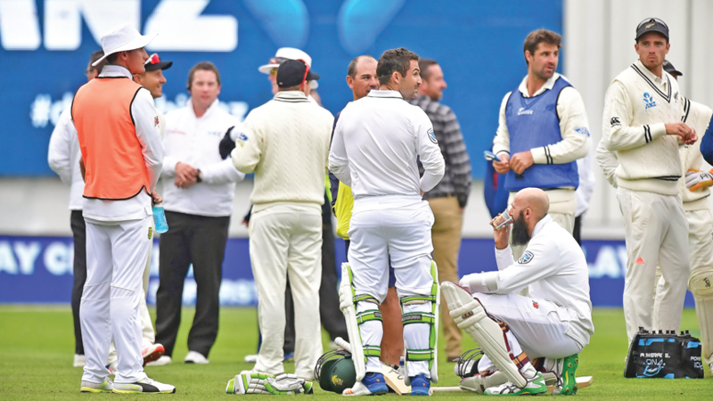Fire alarm drama as South Africa edge ahead