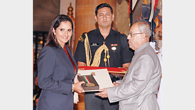 Sania receives Khel Ratna award