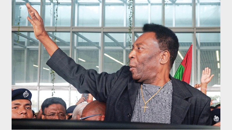 Football legend Pele arrives in Kolkata