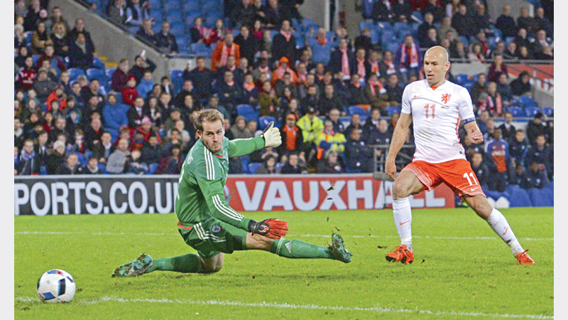 Robben sinks Wales as Holland bounce back