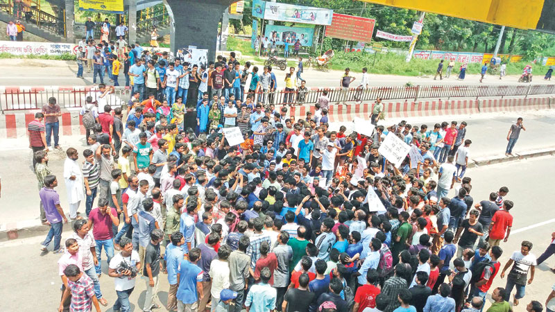 Students block highway
