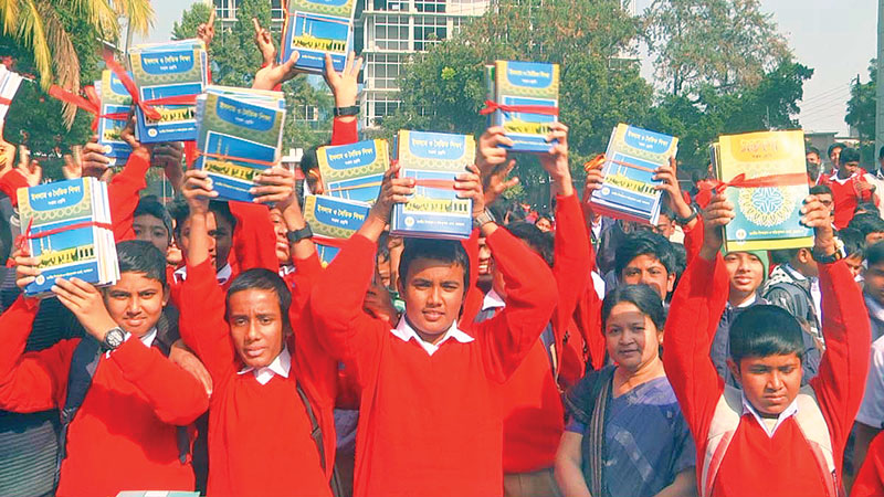 Students get books in festive mood 