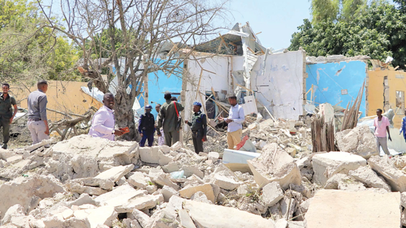 Suicide car bomber kills 3 in Somali 