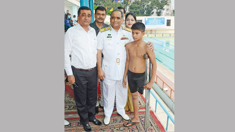 One-legged swimmer stuns all