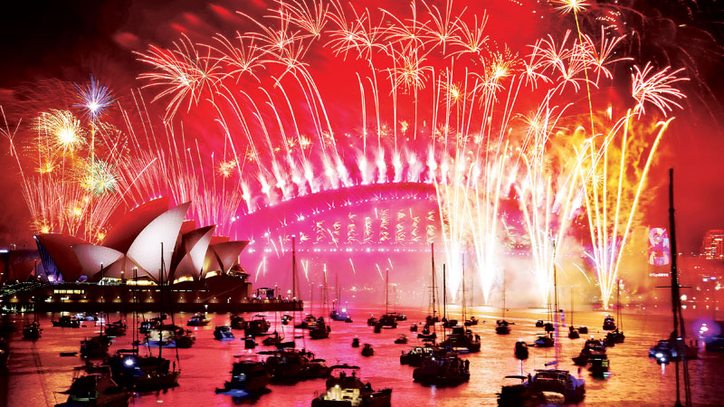 Sydney kicks off dazzling New Year’s parties 