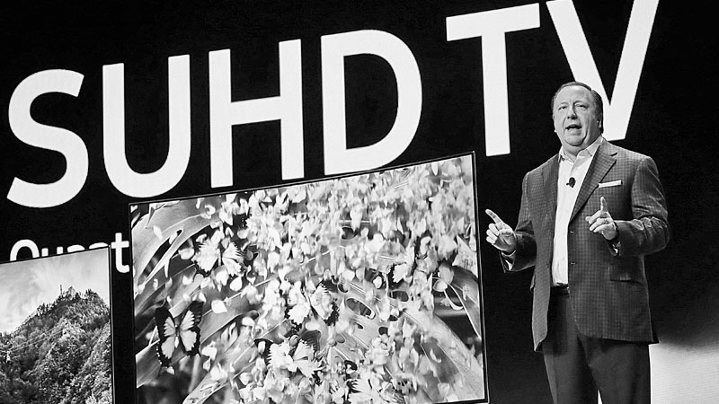 Ultra-thin, high-def TVs battle for CES crown