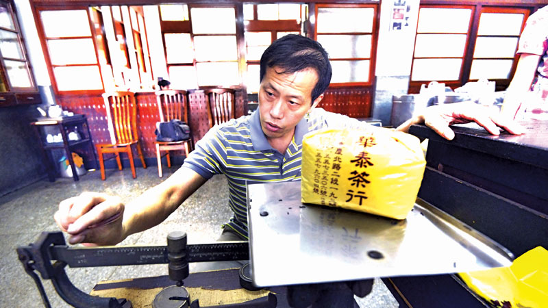 Taiwan tea entrepreneurs brew up new twist