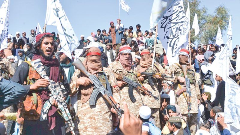 Taliban attack Afghan army bases 